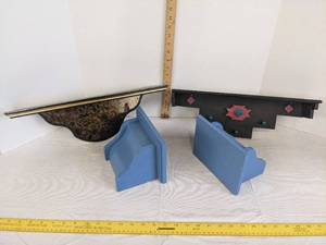 lot 474 image: (4) Hanging shelfs