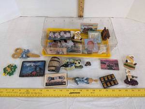 lot 496 image: Refrigerator magnets