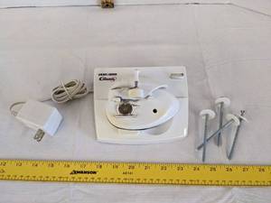 lot 506 image: Black & Decker under the cabinet can opener