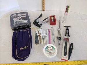lot 512 image: Wine accessories