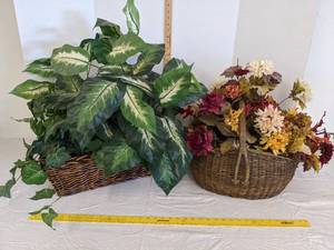 lot 515 image: Wicker basket wfaux flowers