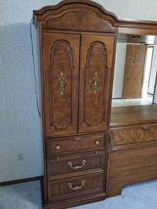 lot 465 image: Thomasville wooden wardrobe 27 12 W x 17 D x 78 H