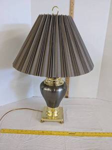 lot 521 image: Silvergold table lamp