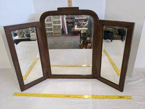 lot 537 image: Tri fold mirror wwood frame