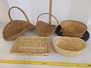 lot 556 image: Wicker baskets