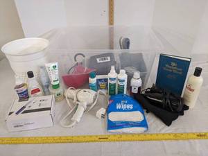 lot 557 image: Bathroom items