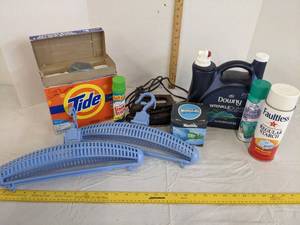 lot 563 image: Laundry items