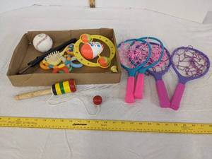 lot 569 image: Various kids toys