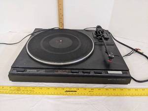 lot 583 image: Vintage Kenwood full automatic turntable KD-52FB