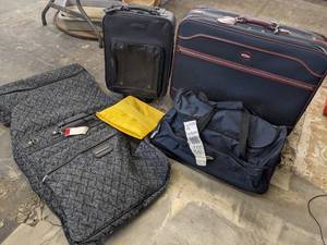 lot 585 image: (4) Travel bags