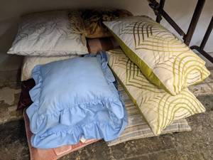 lot 588 image: Throw pillows