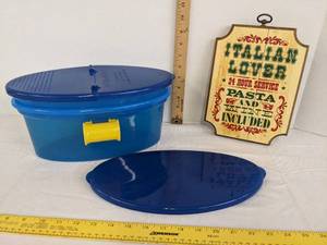 lot 597 image: Pasta n more steamer & pasta decor