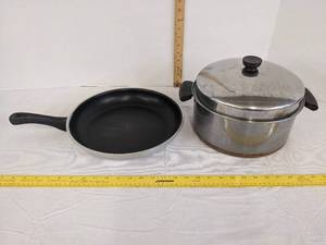 lot 599 image: Cooking pot & pan