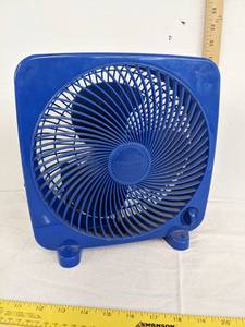 lot 606 image: Massey small table fan