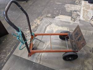 lot 616 image: 2 Wheel hand truck
