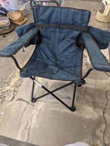 lot 617 image: Folding lawn chair (Has rip on top see picture)