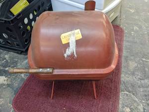 lot 630 image: Small metal grill