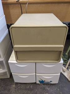 lot 635 image: (5) Storage drawers