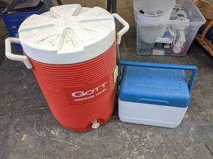 lot 642 image: Gott drinking cooler & small cooler