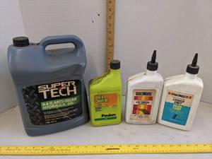 lot 655 image: New hydraulic oil, bar & chain oil & gear lube
