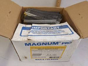 lot 658 image: Open box of magnum pro 21° 3 x .131 diamond point strip nails