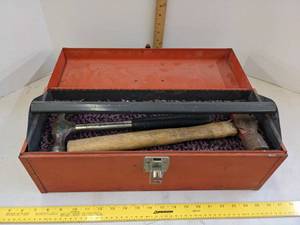 lot 661 image: Kennedy metal tool box