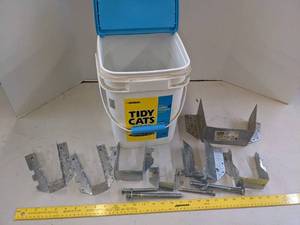 lot 664 image: Double joist hangers