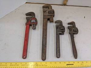 lot 669 image: (4) Pipe wenches