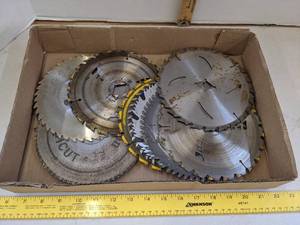 lot 679 image: Various saw blades