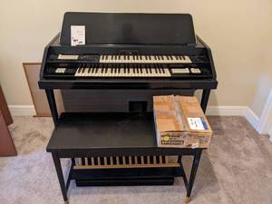 lot 399 image: Conn Organ W Bench & Sheet Music