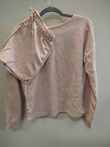 lot 3601 image: Size small peachtan thermal weave pajama top and shorts set