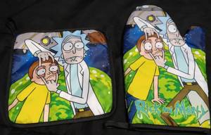 lot 3640 image: Rick and Morty Oven Mitt