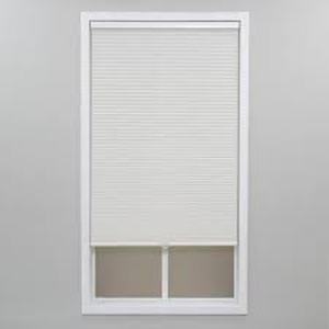 lot 1592 image: Cordless Light-Filtering Window Shade