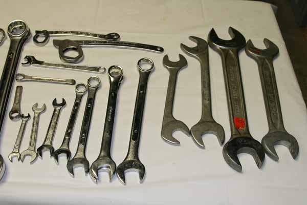 lot 5427 image: Lot of SAE and Metric wrenches
