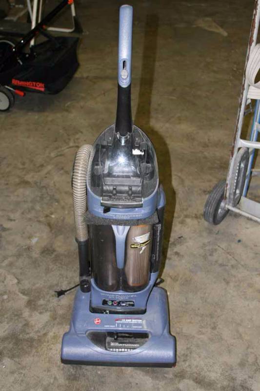 lot 5433 image: Hoover Wind Tunnel Vacuum.  Works