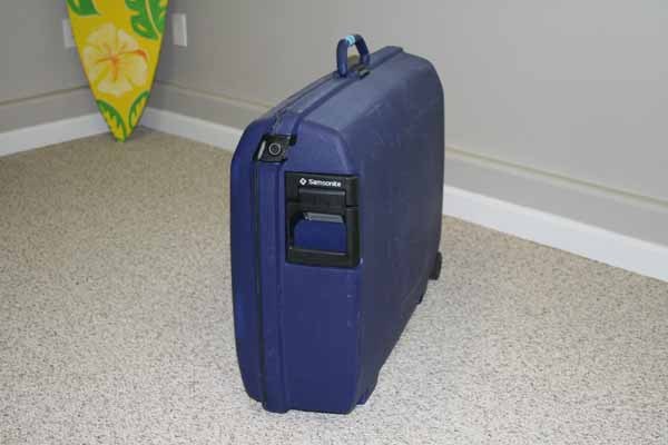 lot 5446 image: Samsonite suitcase - good condition