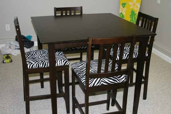 lot 5447 image: Counterheight Table and Chairs - Great Shape.  Comes with vinyl table top cover