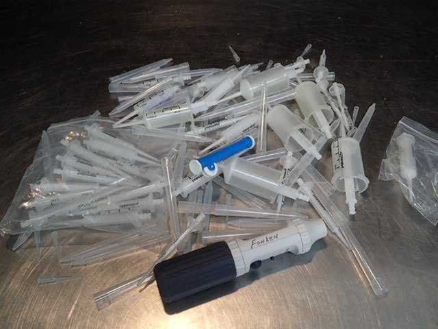 lot 202 image: Injection Syringes and Other Medical Equipment