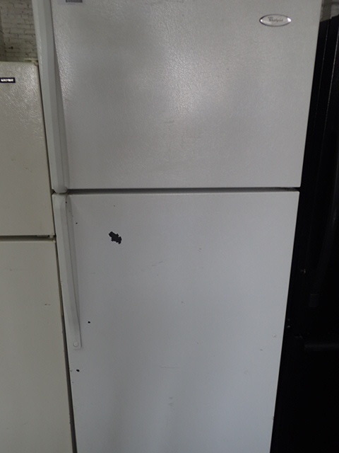 lot 6599 image: Whirlpool cross-top refrigerator freezer combo