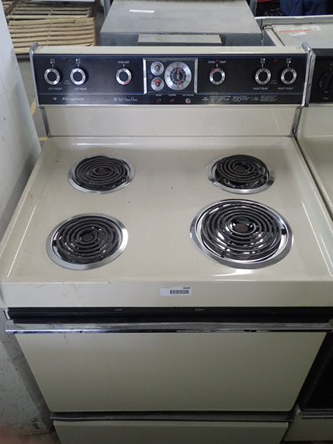 lot 6604 image: Traditional style electric stove