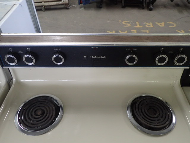 lot 6606 image: Traditional style electric stove