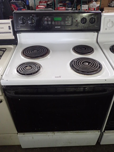 lot 6608 image: digital timer style electric stove