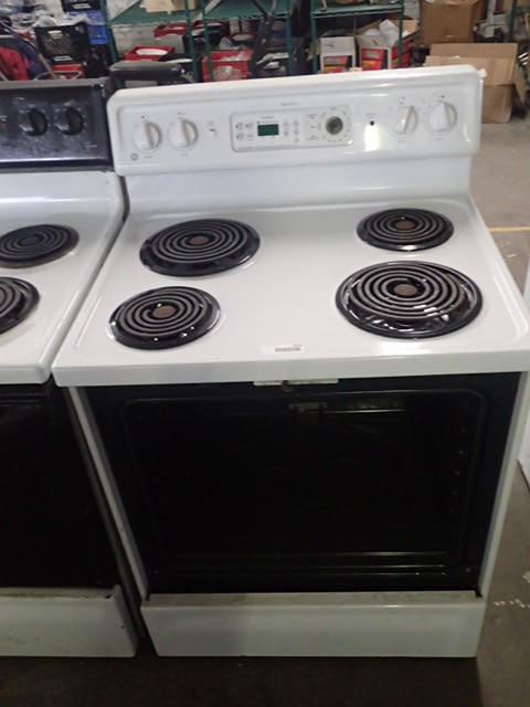 lot 6609 image: digital timer style electric stove