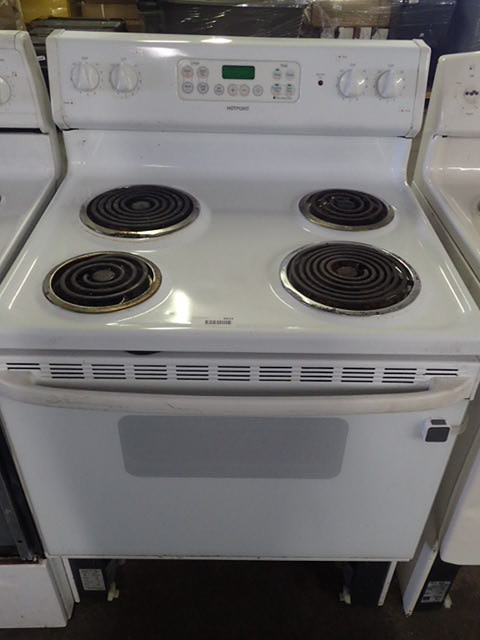 lot 6615 image: HOTPOINT digital timer style electric stove