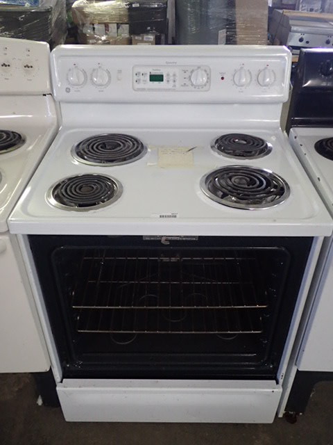 lot 6617 image: Spectra digital timer style electric stove