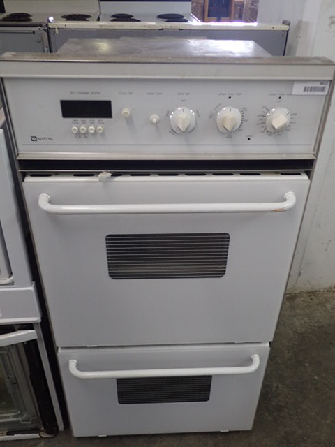 lot 6621 image: Maytag fully digital over under oven set