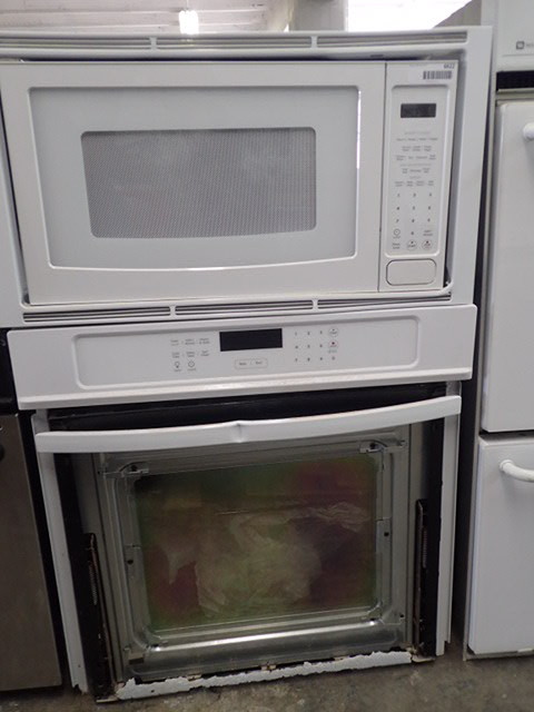 lot 6622 image: Over under microwave stove set
