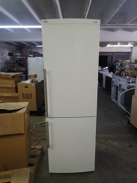 lot 6630 image: Cross-bottom refrigerator freezer combo