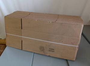 lot 8240 image: Lot of 24 Singlewall Boxes - 20 W x 8 D x 4 H