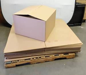 lot 8299 image: Lot of 20 Singlewall Boxes - 26 W x 26 D x 16 H